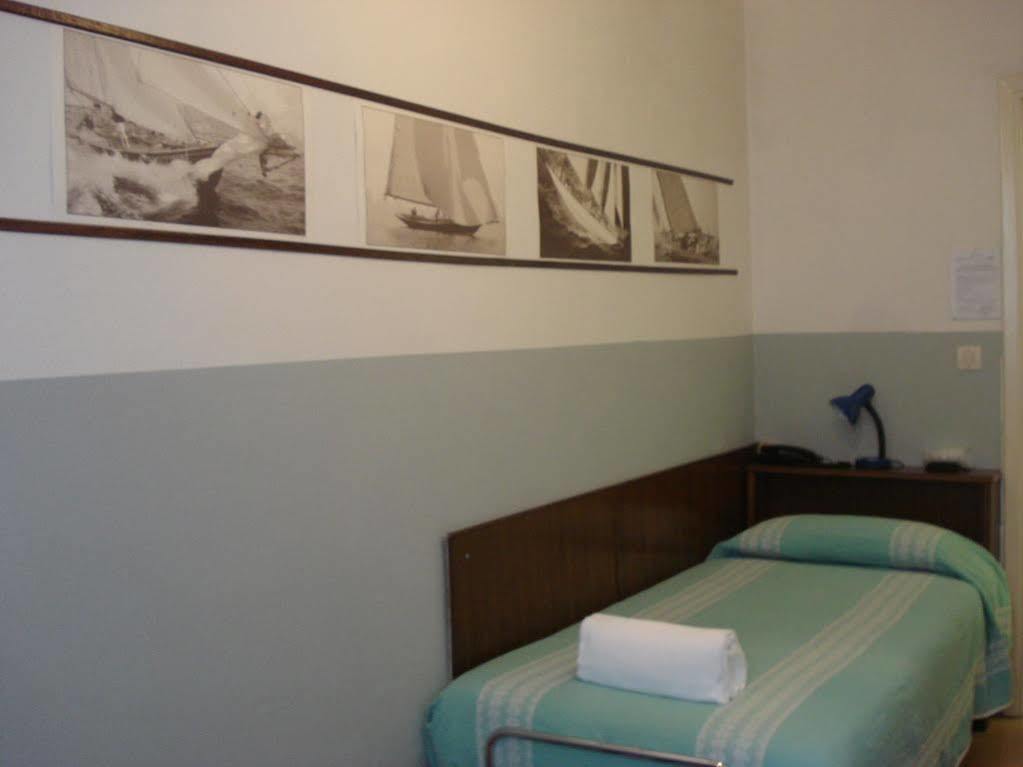 Hotel Ely فياريجيو المظهر الخارجي الصورة